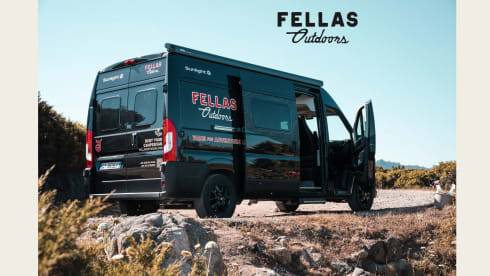 Desert – Premium Outdoor Van Rental