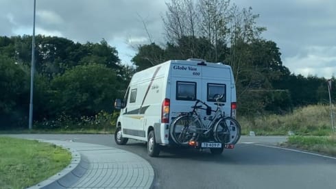 2-person Peugeot Boxer Bus Camper