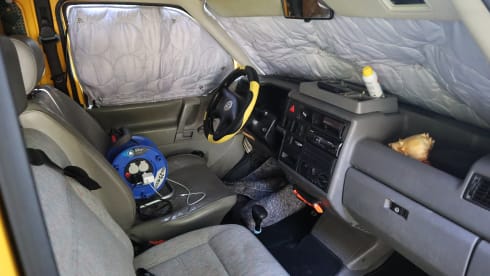 De Gele Bus – On the road with the Yellow Bus! (VW T4 from '99)