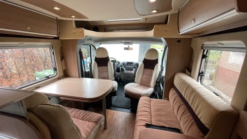 Luxury 4 pers. with fixed French bed and a pull-down bed