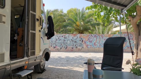 B574 met dubbele bodem  – 4p Top Hymer with good French beds