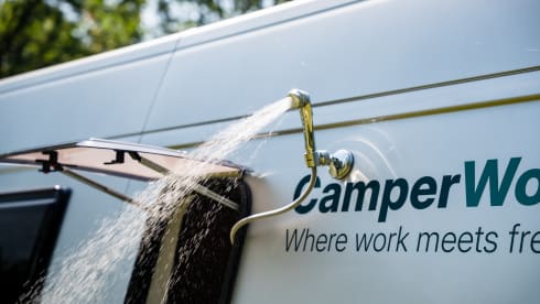 Camper Eva – Camping-car de luxe avec Starlink