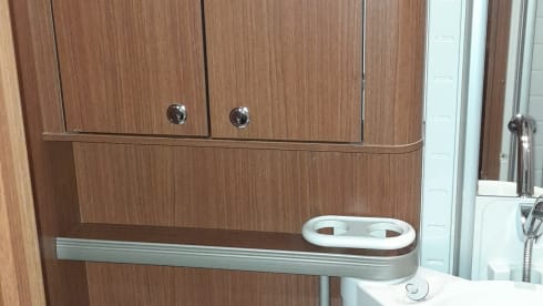 Luxury motorhome 4 persons automatic.