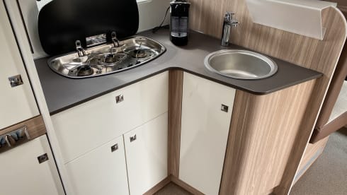 Vrijheid 1 – Bürstner T660 Limited French bed + lifting bed 2021