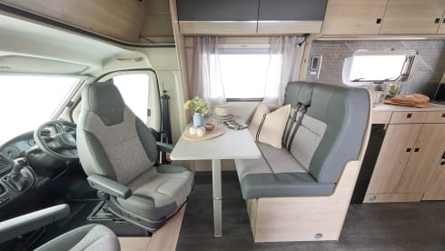 PVU – Autotrail semi-geïntegreerd met 4 slaapplaatsen vanaf 2026