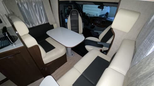 Fantastic 4-person luxury Ford Benimar