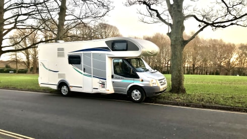 Super Flash – 6 berth Chausson Flash 03 2013