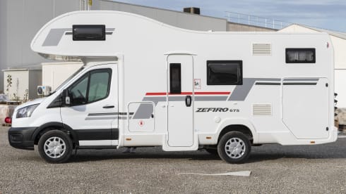 Luca – Luca – Motorhome – Sleeps 6 – Travels 6