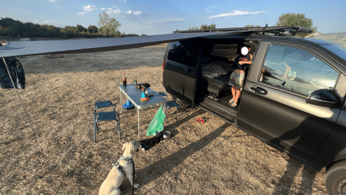 Dirt – Mercedes V-class off-road camper van