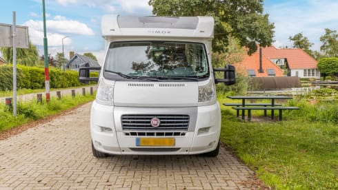 Nice Fiat semi-integrated camper for 5p