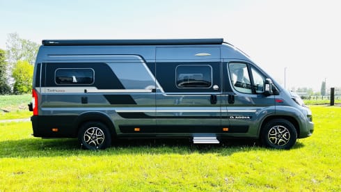 Twin Explorer SLB Luxe Fiat 140 AT9V 3,5T Automaat – 2p Adria Mobil bus uit 2024