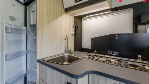 Mergelland – New (2024!) Luxury Sun Living camper 4 pers. + electric folding bike