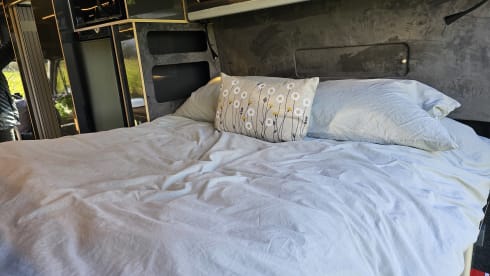 Beresford – 2 berth Mercedes-Benz campervan