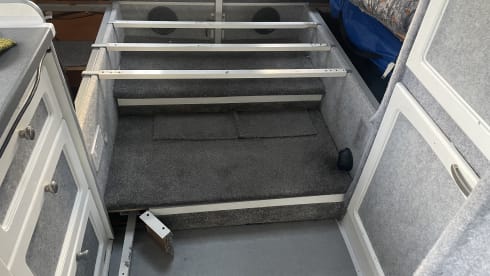 4-Bett, netzunabhängiger, modernisierter Fiat Ducato mit U-Lounge