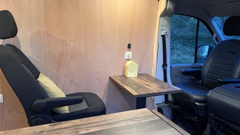 Big Rhino – Vw crafter Off-grid campervan