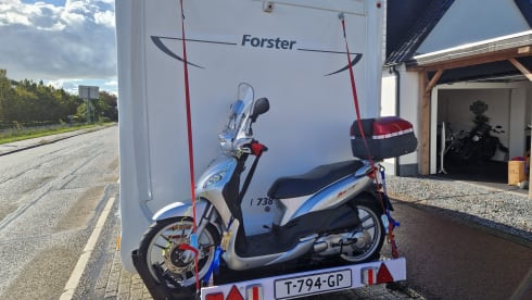 FORSTER 738 EB, 4 persons, garage and scooter included