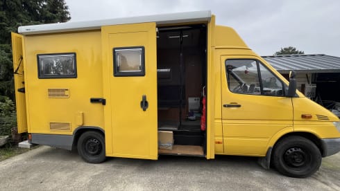 Super-camper – Autobus Mercedes-Benz da 2 persone del 2001