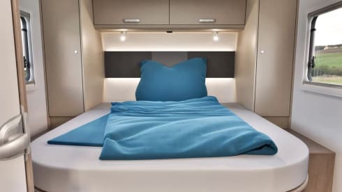 Lucy – 2p Carado from 2024, Queen bed, Semi-integrated