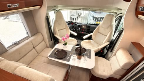 Volledig off-grid reizen met onze comfortabel uitgeruste 2p camper