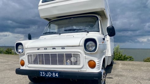 Ollie – On an adventure with a cool oldtimer '76 