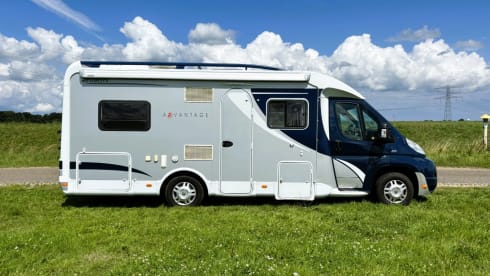 Mooie Dethleffs camper voor 2 personen