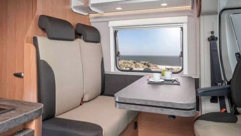 Bedsie – Recent (2024) nicely equipped Weinsberg Carabus 600 from 2024 