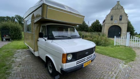 autohome – 4p Ford Alcove from 1979