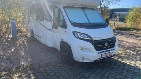Miel – Fully equipped 4p Benimar Mileo 224 semi-integrated from 2020 - also SKI!!