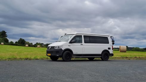 Cornelus  – 4-sitziger Volkswagen-Bus aus dem Jahr 2017