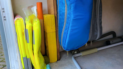 Very neat, luxurious and complete Chausson Allegro 68 with 4 sleeping places.