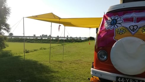 Orange  – Hip Orange retro Volkswagen T-2 Camper
