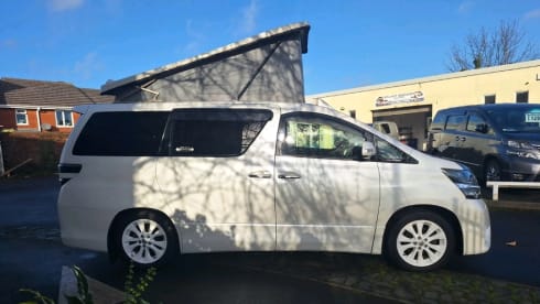 VEL – Toyota campervan met 2 slaapplaatsen uit 2009