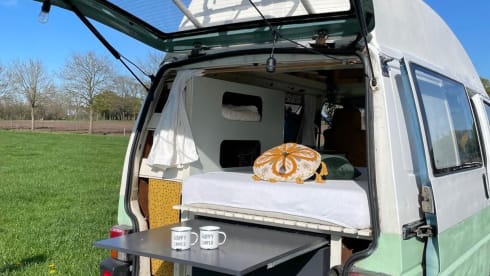 Koos – Trendy T4 - luxury bed - 1:14!