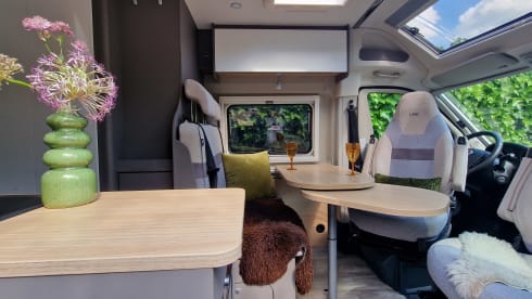 Kinderdijk – euro 6 off grid 6 m bus camper with many extras