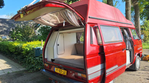Humpie – 4p Volkswagen campervan from 1987