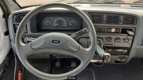 Pèpè – Very neat and spacious camper