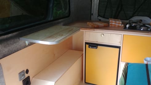 Zonnegeel – 3 person Mercedes-Benz bus from 2017