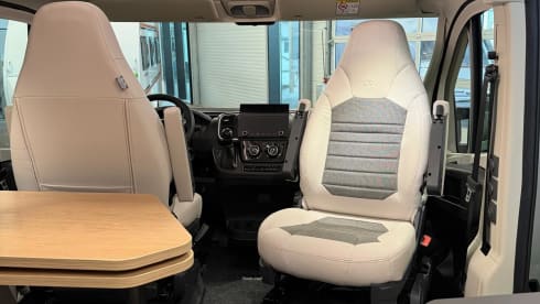 2p Adria Mobil bus uit 2026