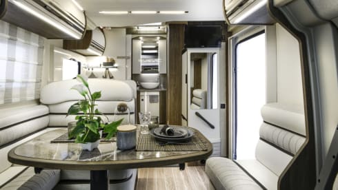 Julz – Top of Range Luxury Motorhome Fully Kitted Out
