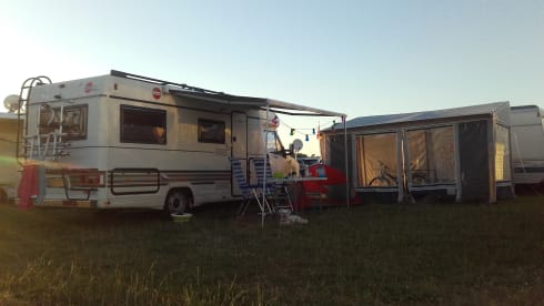 Unique Camper for an Unforgettable Adventure New 2.5 Turbo diesel engine