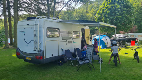 6 person family-friendly Hymer B644G