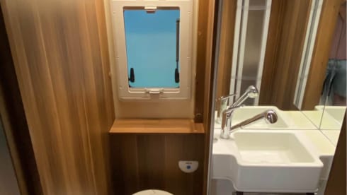 Maddie – Luxurious 6 berth Roller Team 746 from 2018