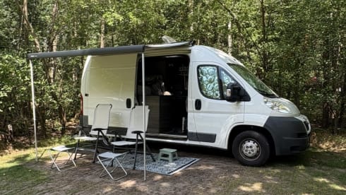 Rocky  – 2p Peugeot bus uit 2012