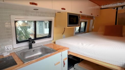 Auto Explorer – 2 berth Automatic Mercedes-Benz Sprinter 