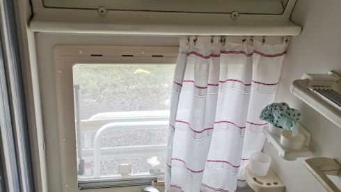 Alex – 5 STAR MIRAGE 7 PLACE ATTIC CAMPER