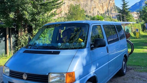 Bluebulli – Liebevoll ausgebauter VW T4 der Bock aufs reisen hat.