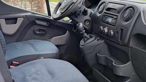 betty – 2p Nissan bus uit 2017