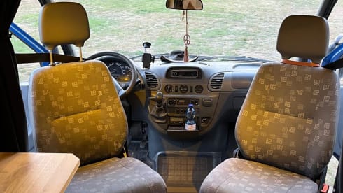 VanVentura – 2-person Mercedes-Benz bus from 2006