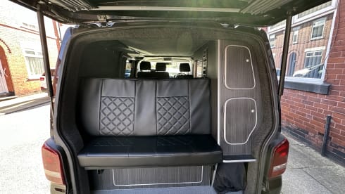 Aubergine Dream Machine – Newly Converted T5 Campervan 4 berth