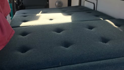 Celeste – VOLKSWAGEN T4 BILBOS 4 POSTI LETTO CAMPERVAN